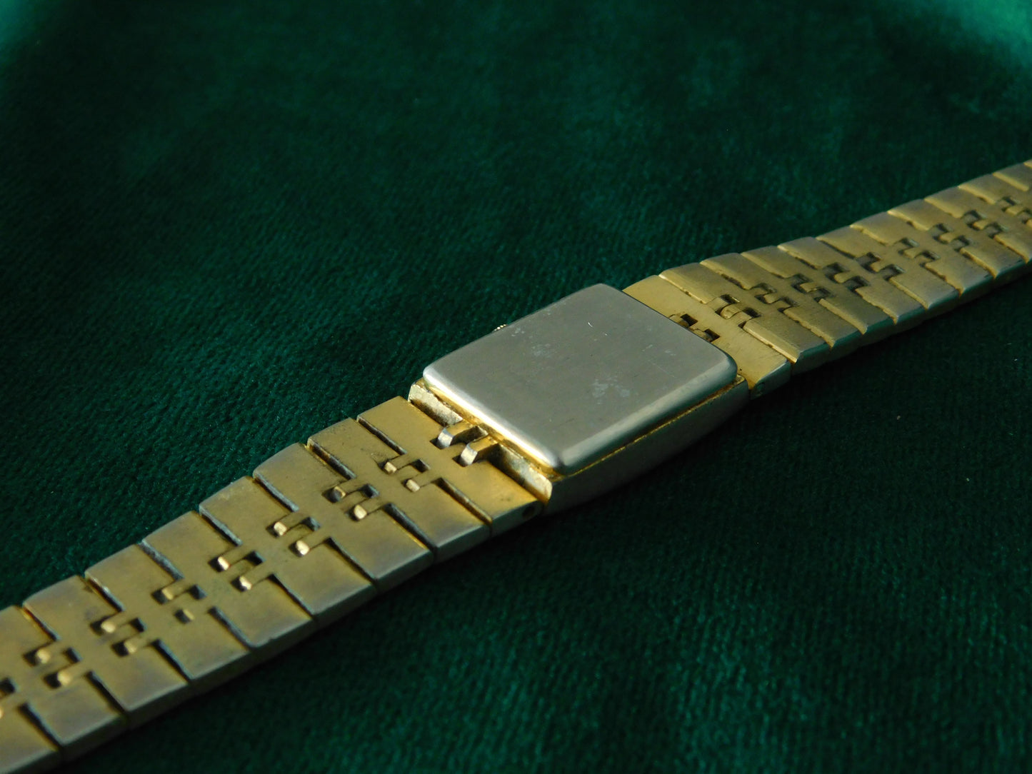 Geneva dual tone flower watch