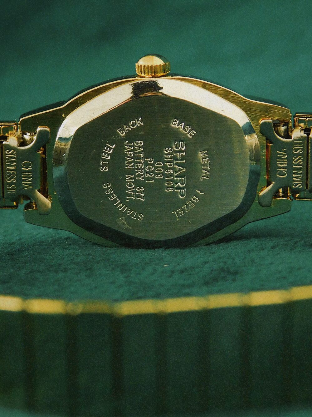 Sharp gold watch - Image 2