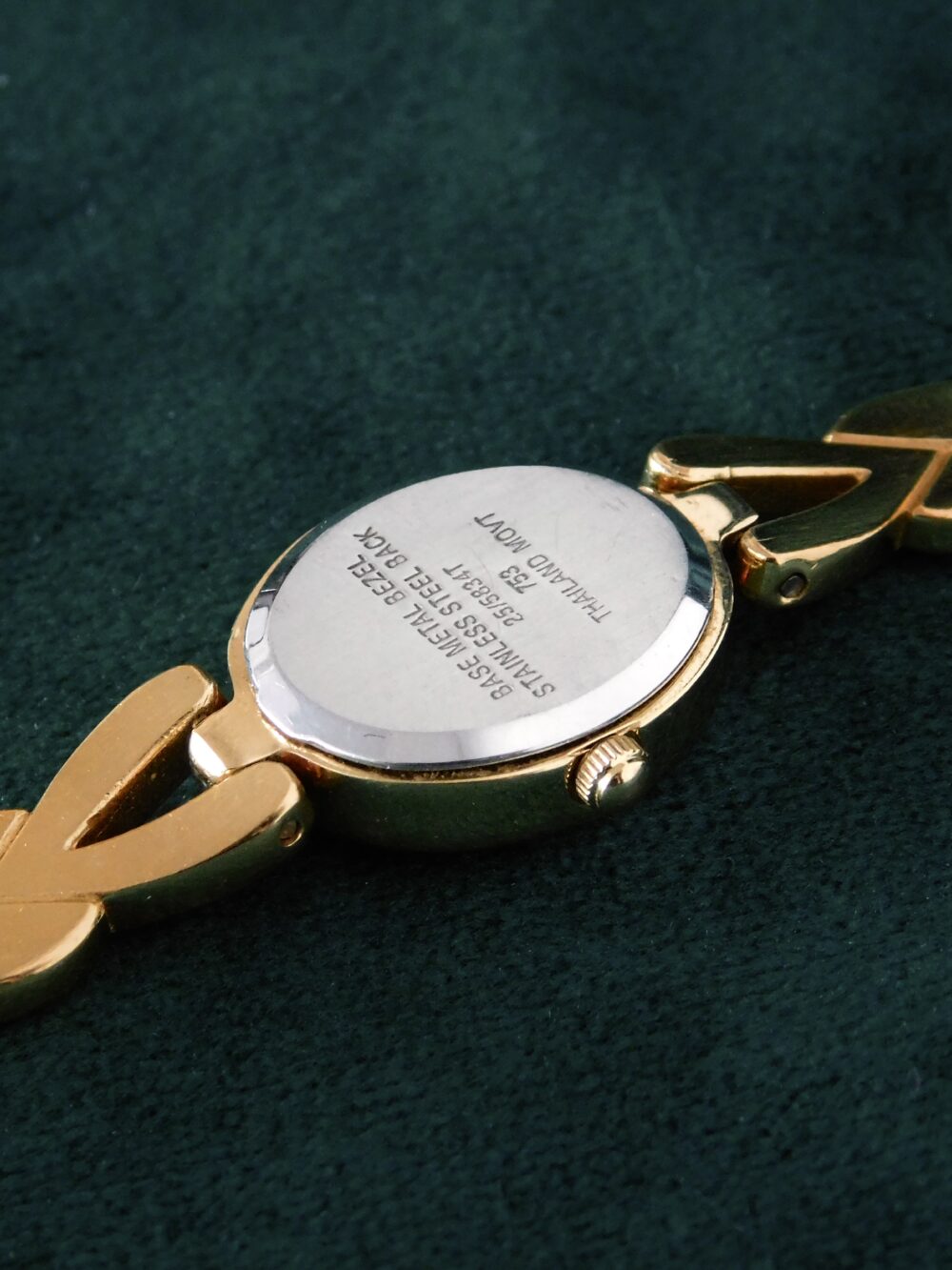 Armitron gold watch - Image 3